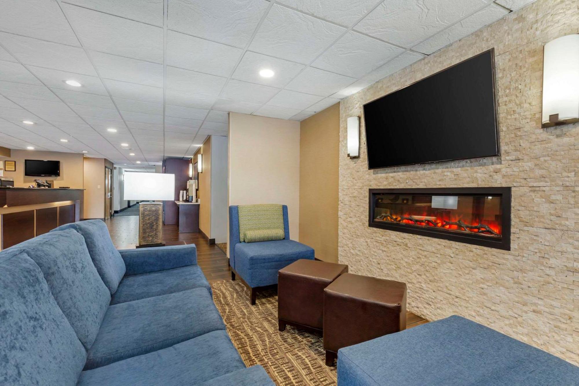 Comfort Inn Herndon-Reston Buitenkant foto