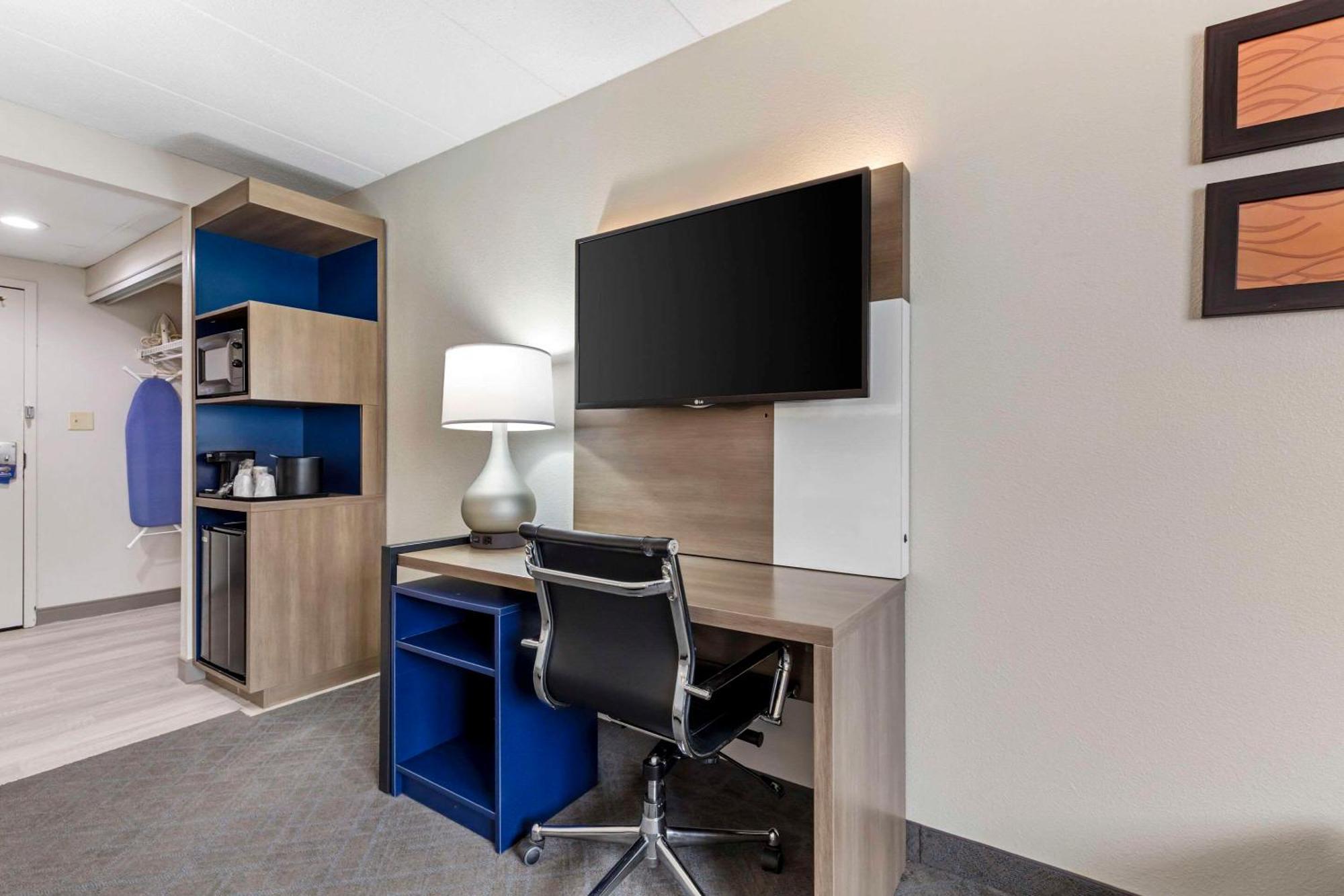 Comfort Inn Herndon-Reston Buitenkant foto